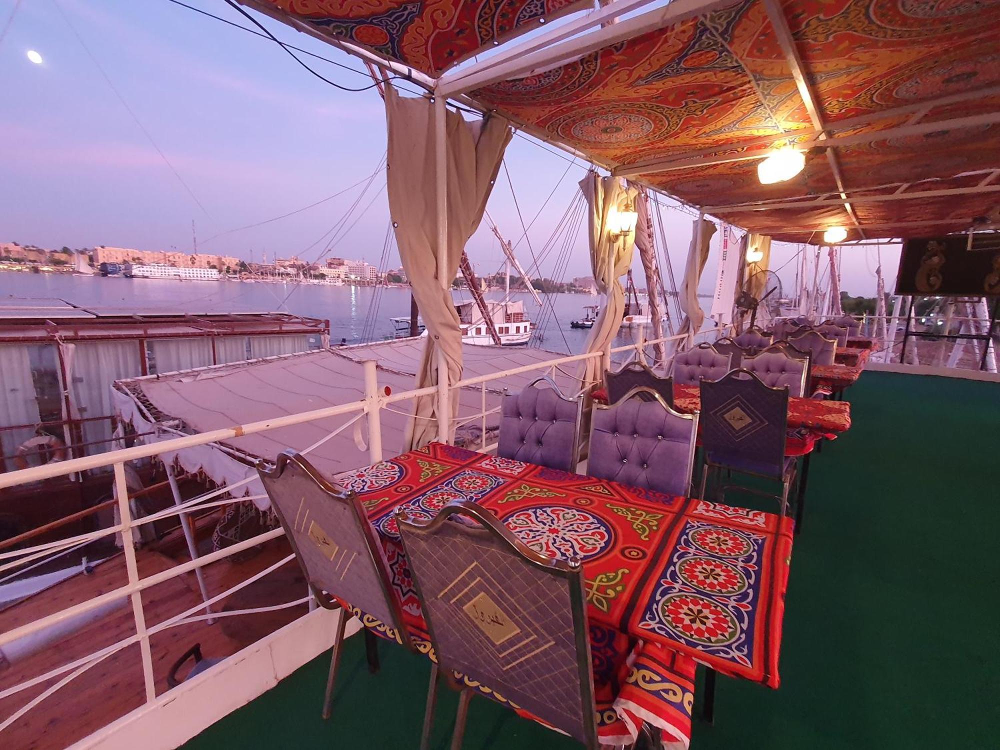 Moon Boat Hotell Luxor Exteriör bild